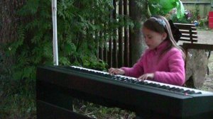 Русанова Маша за роялем с благодарностью к Дмитрию Климову