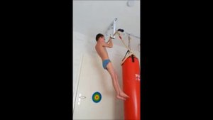 8 лет, 60 раз подтягиваемся. 300 отжимаемся, и.т.д.