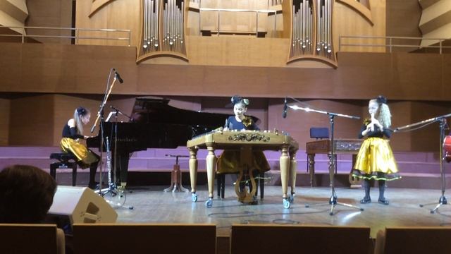 Бешкетниці - В. Дмитренко "Перші промінці" та "Весільний танок Марабу" смотреть онлайн