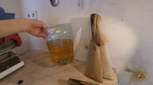 Отмывание оружейного дерева в ацетоне. Удаление масла. Gun stock cleaning.