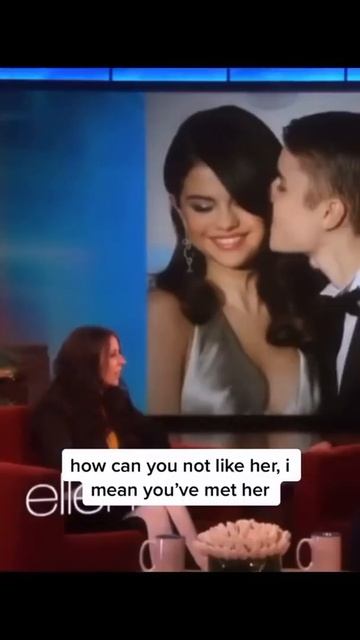 Justin's mother complimenting Selena Gomez #selenagomez#justinbieber смотреть онлайн