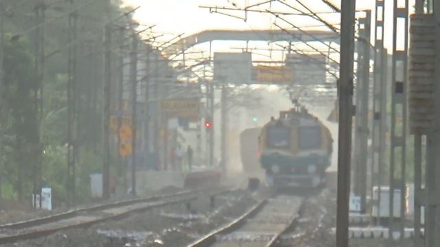 Unique Sea green colored EMU local train meets Malda Town Intercity Express train смотреть онлайн
