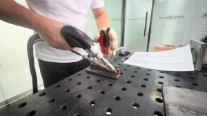 Ручной лазерный сварочный аппарат 2500 Вт для сварки стали 7-9 мм с механизмом подачи проволоки