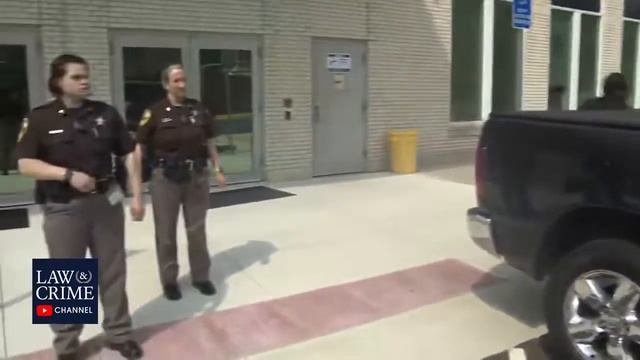 Video mostra Amber Heard che lascia il tribunale dopo una perdita devastante смотреть онлайн