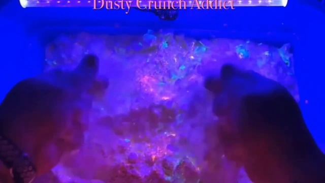 Neon gym chalk crush by Dusty-Crunch-Addict ASMR смотреть онлайн