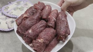 Мясные рулетики с начинкой / Рецепт мясных рулетиков из говядины с грибами