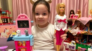 Играю в куклы БАРБИ ❤️🤗🐶🐱🐈
Распаковка БАРБИ лечит домашних питомцев👩⚕️ 🔥
Видео для детей