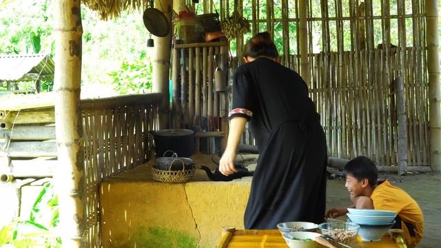 The first day with dad after his hospital stay, family life | Ly Thi Ly смотреть онлайн