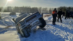 Диагональный подъем и большой перемет.Смог только ленд ровер.