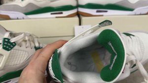 Nike SB Air Jordan 4 Retro "Pine Green" сравнение двух разных качеств кроссовок