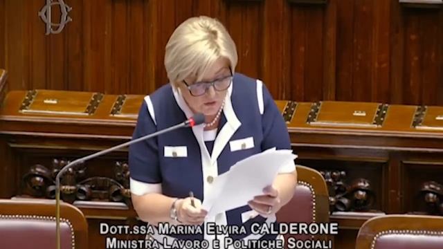 M5s a Calderone: "Record di poveri in Italia, volete fare qualcosa di fronte al vostro fallimento?" смотреть онлайн