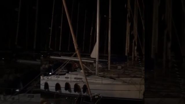 Ночные яхты. Звуки издают привидения или домовые смотреть онлайн