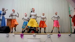 Танцуй пока молодая девочка Рая. Клубные парни