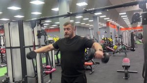 Отведение гантелей в стороны
