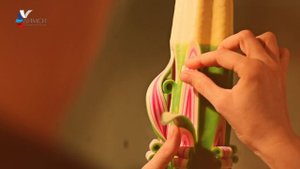 Красивое видео с созданием резной свечи "Весна"