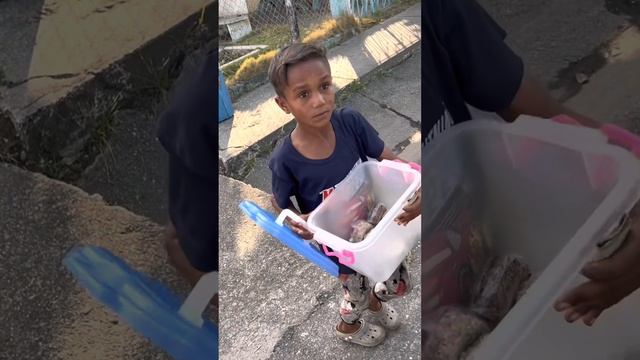 10 VIDEOS REGALANDO DINERO 💰 EN 1 #viral #youtube смотреть онлайн