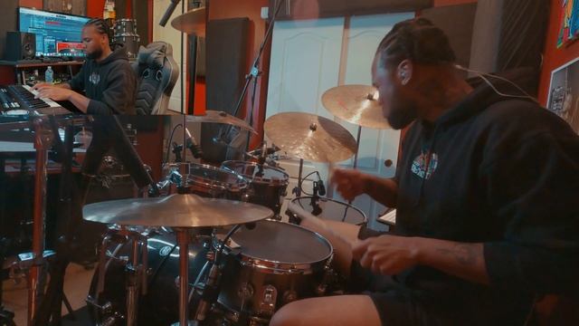 Diana Ross - Love Hangover Drum & Key Bass Cover смотреть онлайн