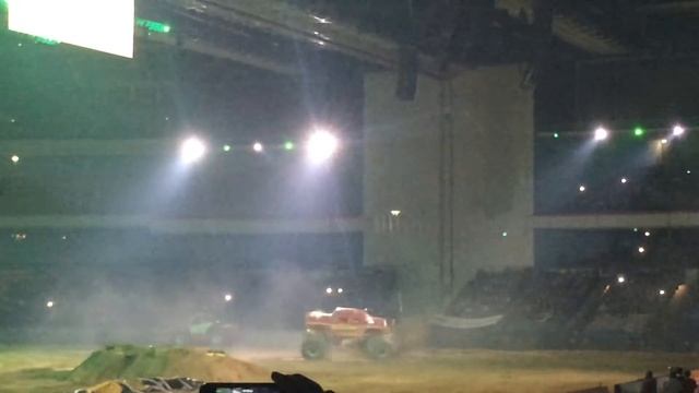 Монстр Мания, Битва автомобильных монстров, переворот