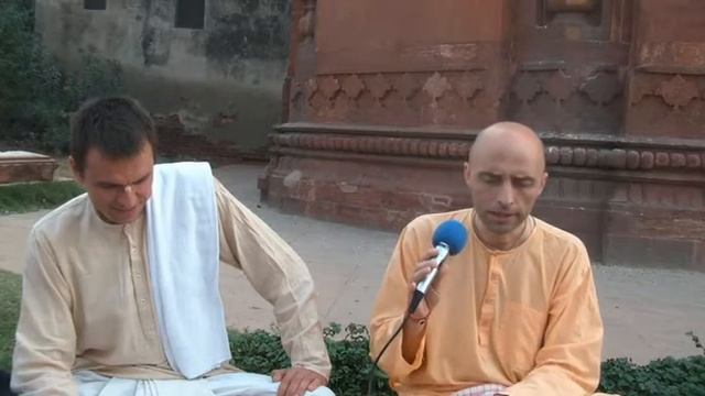 45-10.11.2015__Мукунда_Мурари_прабу__Ватсала_прабу--Холм 12ти солнц смотреть онлайн