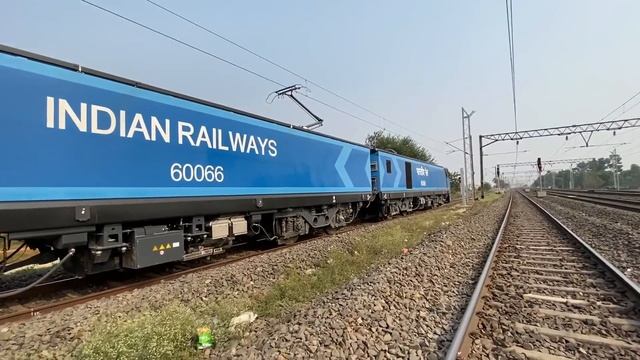 Beautiful Liveried EMU Trains of Eastern Railways + WAG 12 spotting || 12000 HP Strongest Locomotiv смотреть онлайн