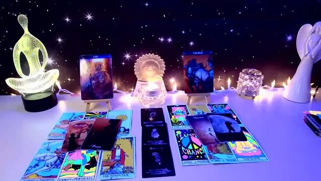 GEMINIS🔮HAY DOS PERSONAS AQUÍ! UNA ESTARÁ CONTIGO Y LA OTRA LLEVA UNA ESPINA EN EL CORAZÓN 🫀⚔️✨🛤️🌟
