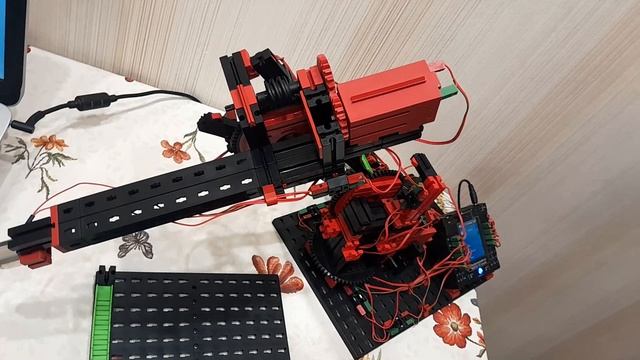 Fischertechnik манипулятор