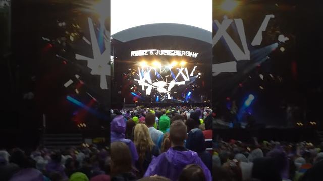 Cir.Cuz ft. Julie Bergan-Supernova live at vglista смотреть онлайн