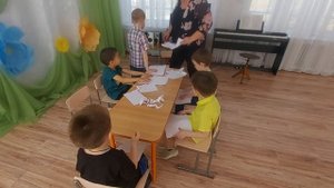 Музыкальное занятие с группой ОВЗ Музыка на бумаге  Зубцова Л К
