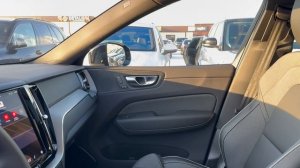 Volvo XC60 B5 Polar Night Black 2025