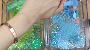 Смешиваем «Зелёные и синие» тени для век, макияж и блёстки в слайм!