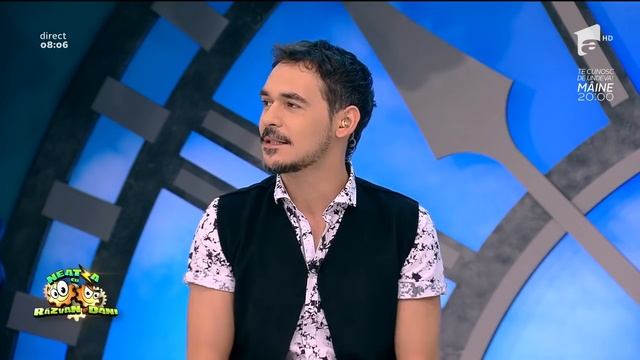 Flavia: "Prima dată când m-am urcat pe bicicletă am coborât foarte repede într-o baltă!" смотреть онлайн