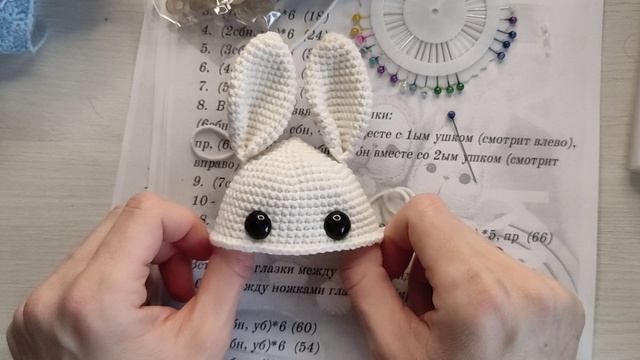 Вязание амигуруми. Как вставить и закрепить безопасные глазки. Урок 2 смотреть онлайн