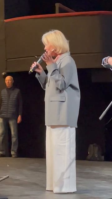 ИРИНА КЛИМОВА И ЕВГЕНИЯ КРЮКОВА вручают первую профсоюзную премию ТАМАРЕ ГЛАДЫШ #театр #актриса