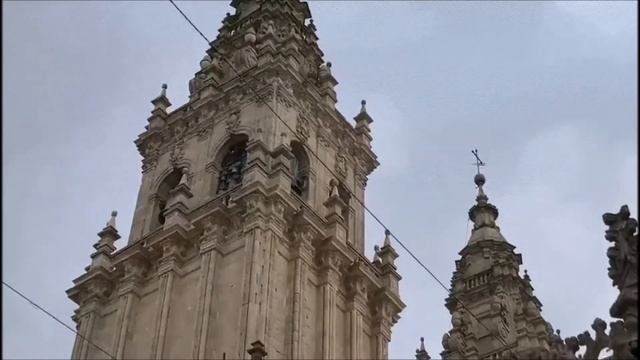 SANTIAGO de COMPOSTELA - Las campanas de la Catedral. Sound of bells in the cathedral of Spain. смотреть онлайн