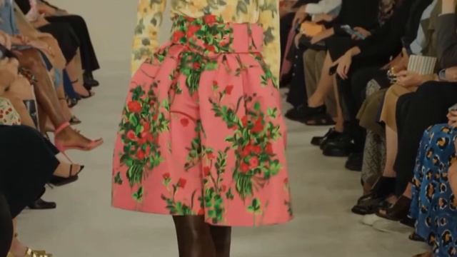Carolina Herrera Spring 2023 смотреть онлайн