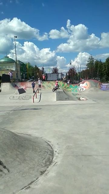 Барби на колесах) смотреть онлайн