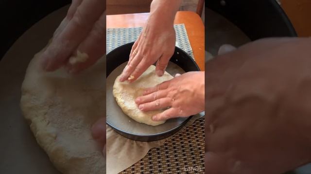 Пиріг з грушами🍐.  Неймовірно смачний. Мало тіста багато груш🍐.