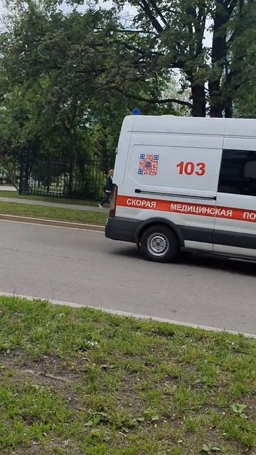 скорая спешит на вызов/ambulance rushing to call may 2023 #shorts #ambulance #moscow2023
