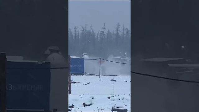 МЕДВЕДЬ НАПАЛ НА ВАХТАВИКОВ В ЯКУТИИ. смотреть онлайн