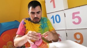 Платоха Моха с папой развлекается и играет в отель