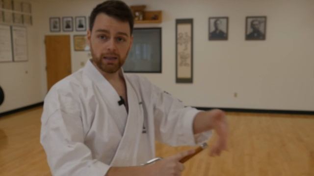 How to Hold and Grip the Sai смотреть онлайн