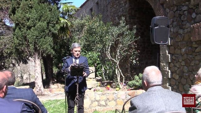 Entrega de insignias a personas que trabajaron en Paradores durante 33 años смотреть онлайн