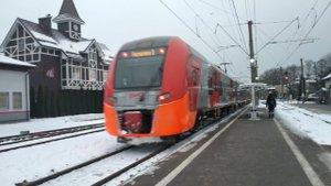 Прибытие на станцию «Пионерский Курорт». Электропоезд "ЭС2Г-041" «Ласточка»