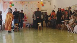 УТРЕННИК В ДЕТСКОМ САДУ. ОСЕННИЙ ВАЛЬС. СЦЕНКА. Серёжа Ева Злата. Осенний утренник Евы.