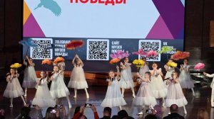 «Мир Похож на цветной луг» (музыка В. Шаинский, слова М. Пляцковский) / Бемолька ДМТ "Домисолька"