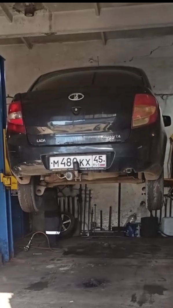Машина в автосервисе