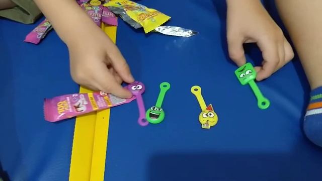 Скрепыши. У Артемия новые Скрепыши и Трансформер с Макдоналдс смотреть онлайн