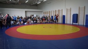 Остросюжетный поединок богатырей греко-римского стиля!