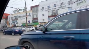 Отвезла мужа на праздник.