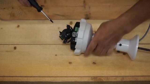 Axis Dome Camera on Novattach Truss Mount Pendant Kit смотреть онлайн